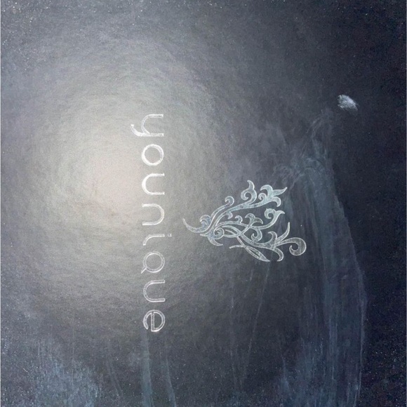 Younique Pink Status Shadow Box with Charms - Picture 5 of 6